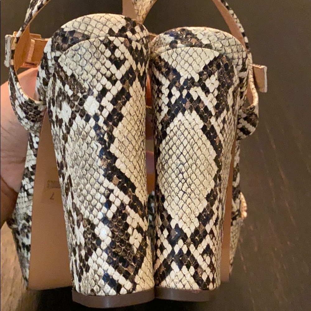 🐍 Snake Skin Retro Platform Heel - Picture 3 of 6